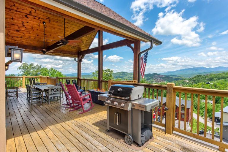 Villa Tavia by Stony Brook Cabins - B&B Gatlinburg