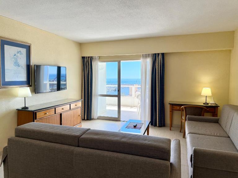 PYR BeachFront and Pool Apartment - B&B Fuengirola