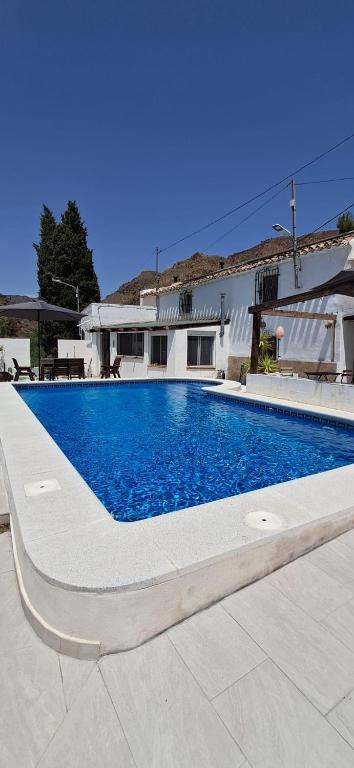 Casa Tomaddi - House & apartment with private pool & games room - B&B El Margen