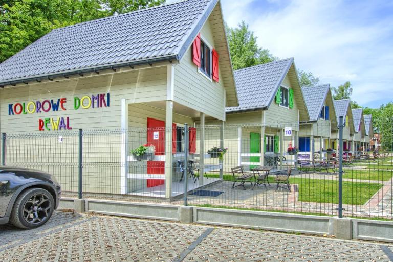 KOLOROWE DOMKI Rewal - Bed and Breakfast Rewal