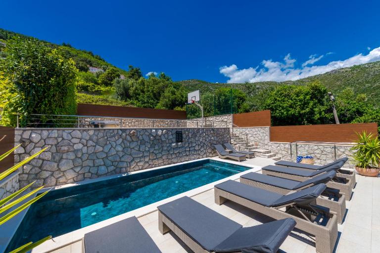 Vacation home with Private heated Pool - B&B Zaton