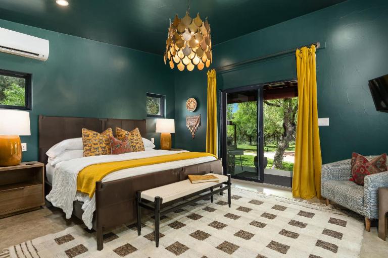 Birdy at Ololo, Hot Tub, Fire Pit, Outdoor Shower! - Chambres d'hôtes Fredericksburg