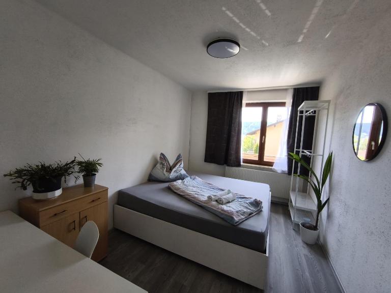 Cosy Room in Modern Flat - B&B Innsbruck