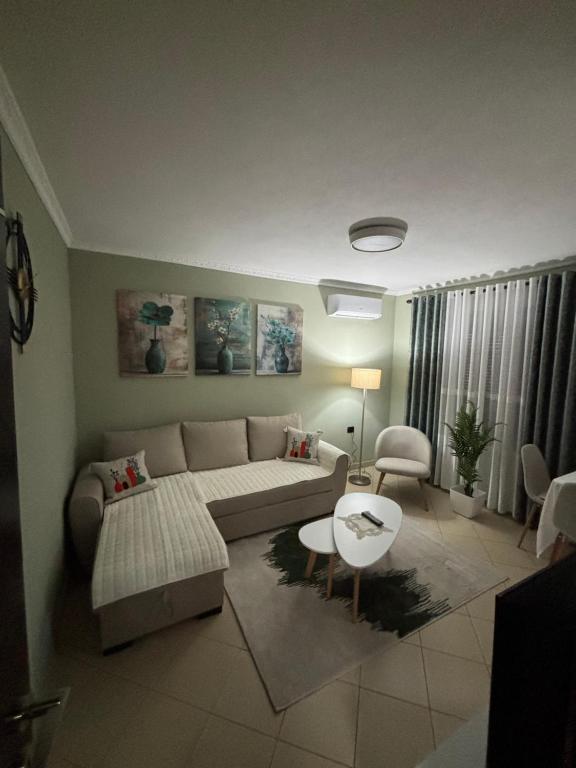 Armando's Guesthouse - Ferienwohnung Pogradec