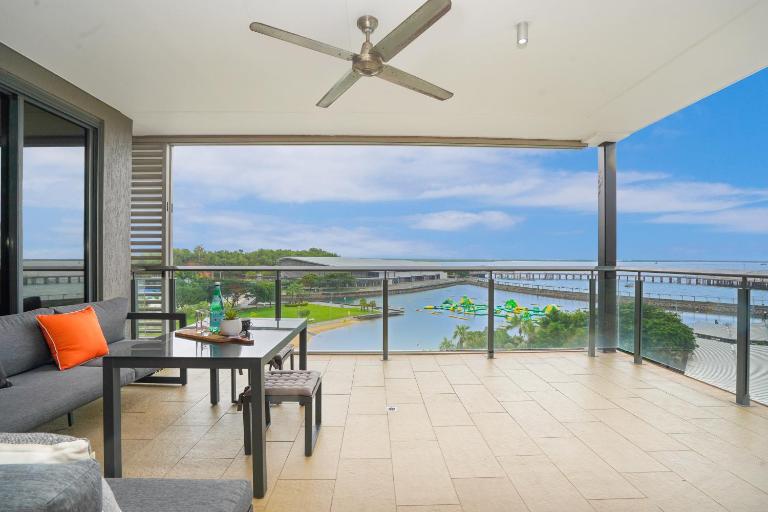Picturesque Waterfront Lagoon Views Top Lvl & BBQ - B&B Darwin