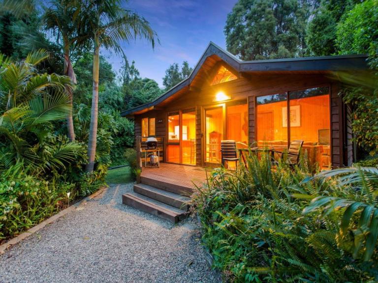 Lin Cottage - 8 Mortimer Street - Bed and Breakfast Mallacoota