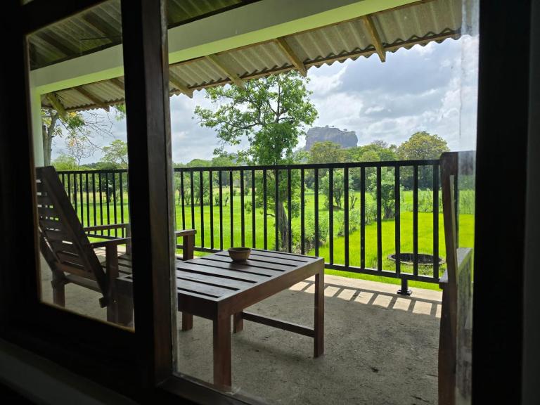 Sigiriya Paradise Inn - Bed and Breakfast Sigiriya