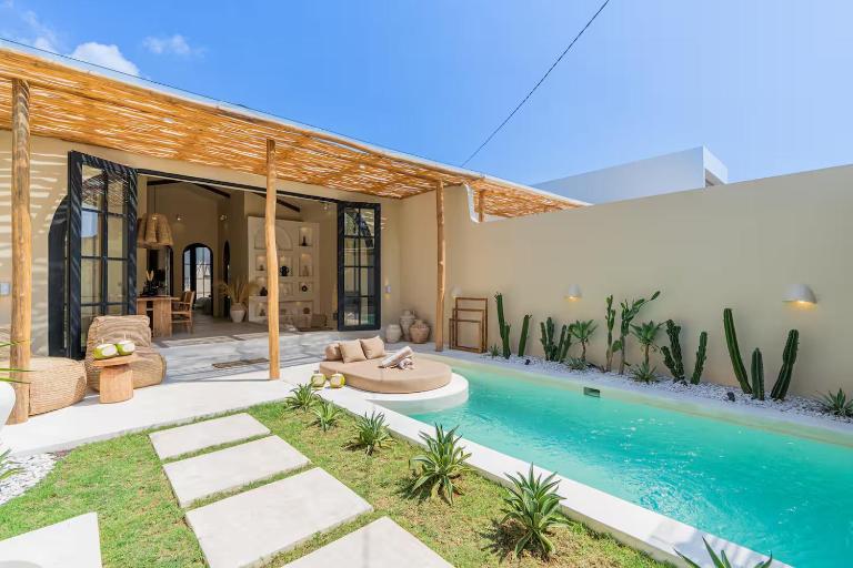 Casa Mimosa - 2BR Mediterranean Villa-Getaway Near Beach&Cafés - B&B Tanah Lot