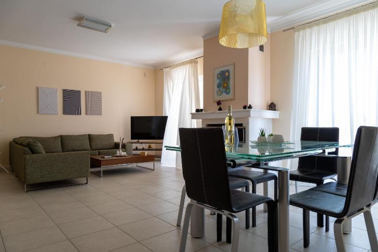 Oriana House - B&B Nea Tiryntha