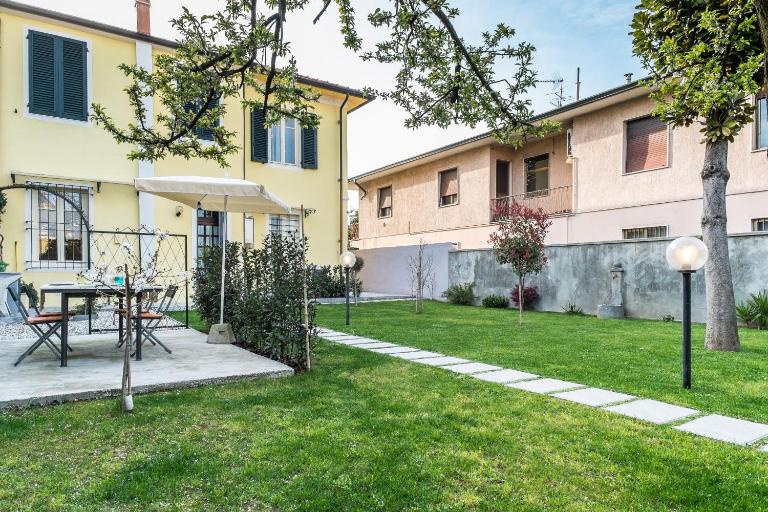 Zibaldone Family Villa with Garden and 2 Parking Spaces - B&B Lucca