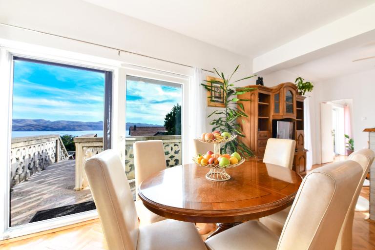 Apartman PIK - Ferienwohnung Karlobag
