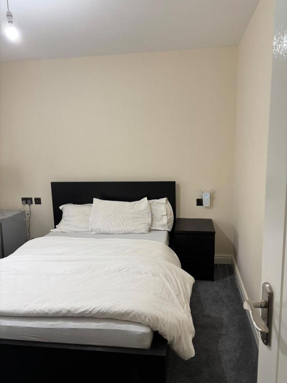 Double Room Ensuite in Croydon Family Home - B&B Addington