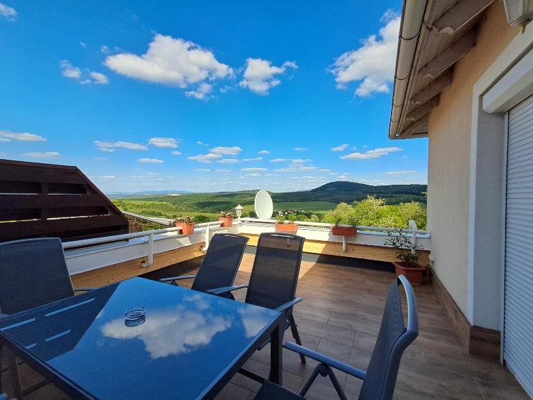 Sunrise Apartman Dunaszentmiklós - B&B Dunaszentmiklós