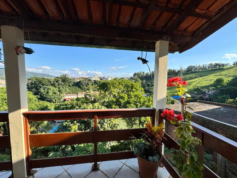 Casa com linda Vista no Centro - B&B Serra Negra