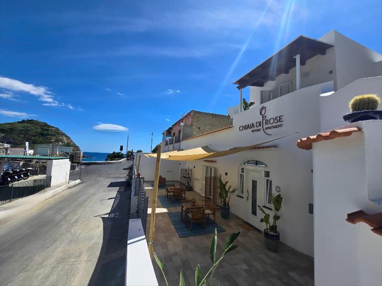 Chiaia Di Rose Rooms & Apartment - B&B Sant Angelo D'Ischia