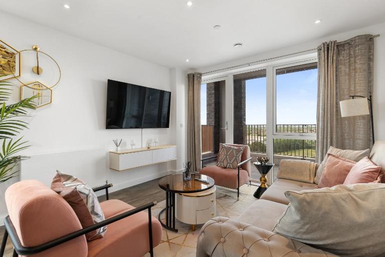 Khayat Homes - The Lasgidi - Two Bed Apt - B&B Barking