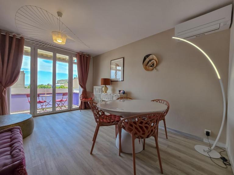 L'Heure Sud T3 T3 clim avec garage au centre-ville - B&B Hyères