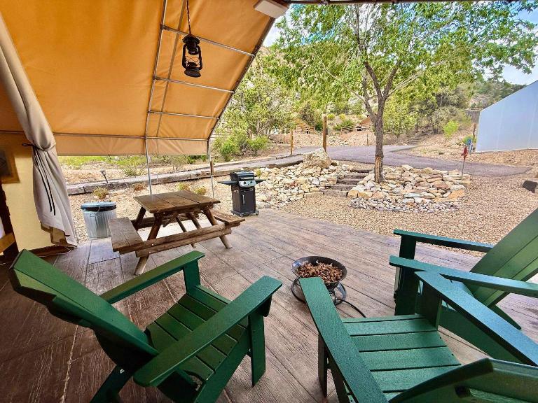 Glamping Tent #4 with Heat AC and Private Bath - B&B Orderville