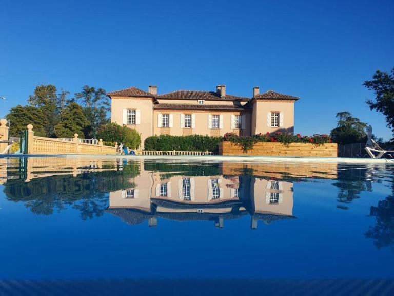 Villa 6 personnes dans résidence avec piscine et tennis - B&B Lombez