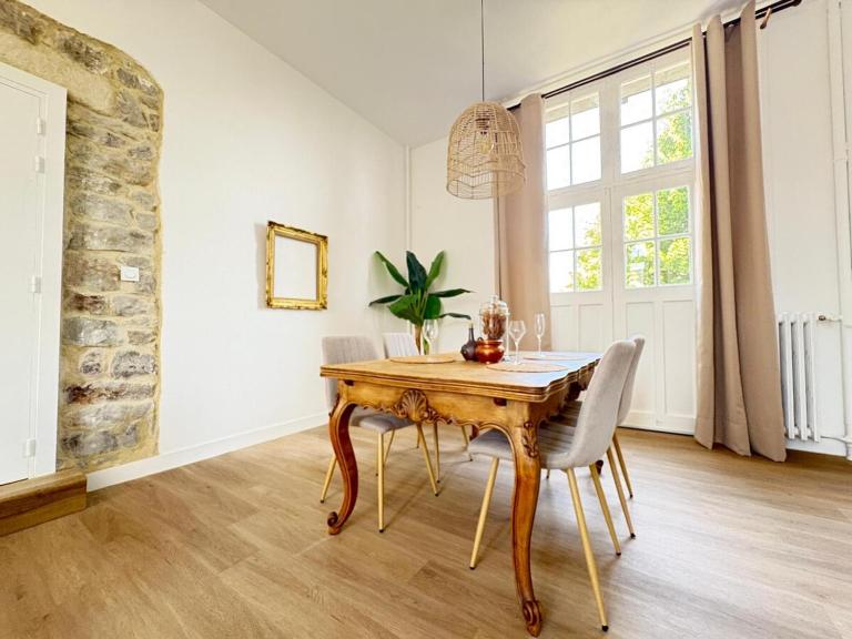 La LOGE entre Pierre & Histoire - B&B Domfront
