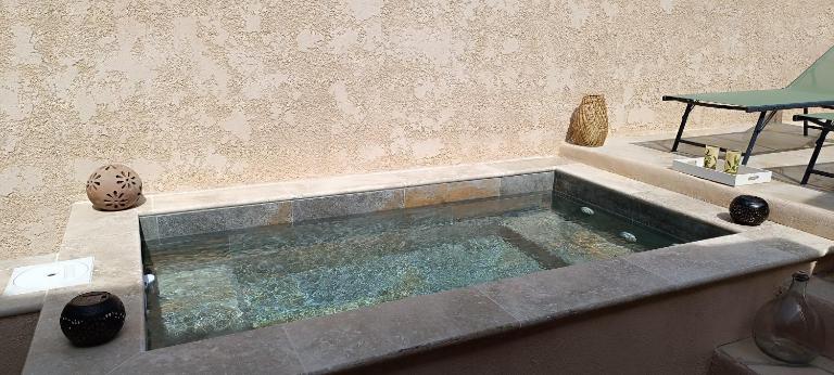 Gite pour deux avec bassin relaxant sans vis a vis - B&B Graveson