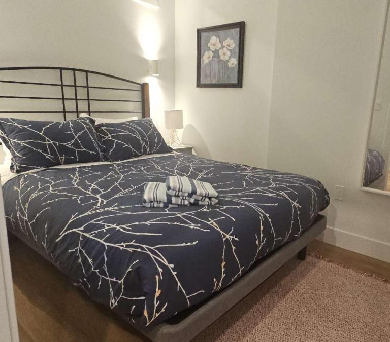 Modern Sophistication at Harbor's Edge, AC, Unit 413 - B&B Halifax