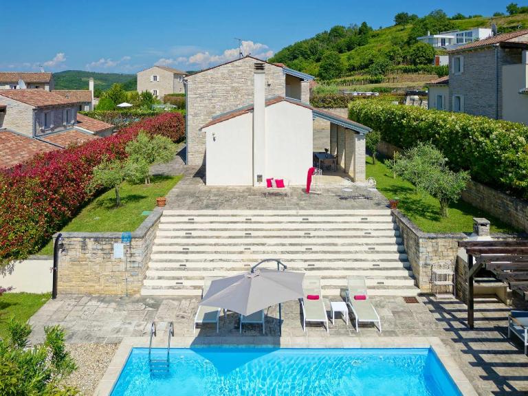 Villa Samanta with Private Pool & Vineyard Views - Ferienwohnung Momjan