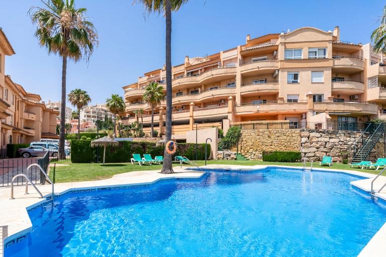 New modern apartment, 2BR, pool, Flores del Golf - Chambres d'hôtes Mijas Costa