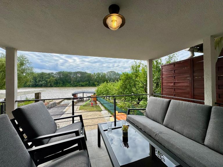 Ördögfoki Apartmanok - B&B Tiszacsege