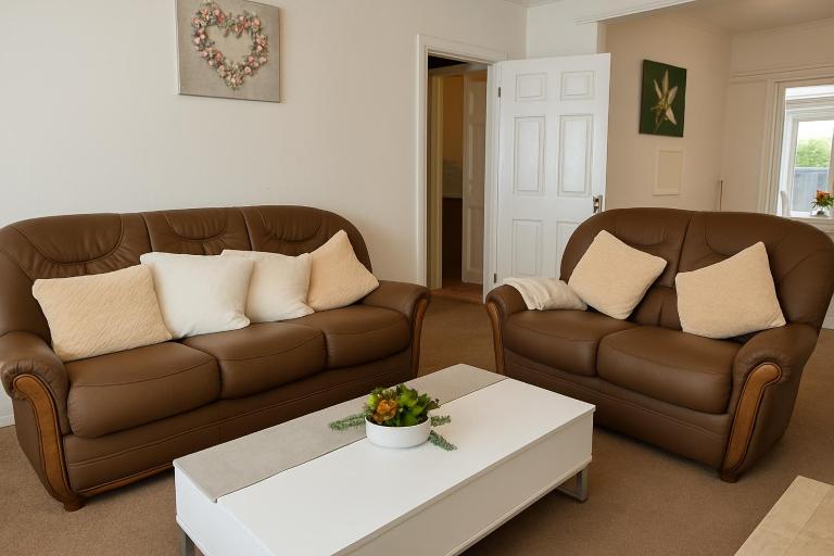 Elegant & Cozy 3 Bed End Terraced Stay - B&B Northfield