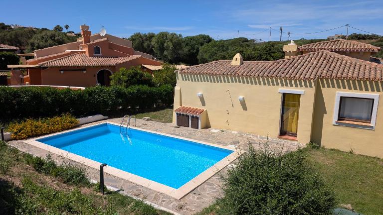 Villa Liliana Your Private Oasis with Pool - B&B Stintino