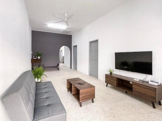 Pearl Cottage - 2min Drive to Lam Wah Ee Hospital - B&B George Town