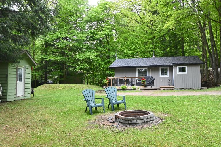 Muskoka Manor STR-2025-168 - Chambres d'hôtes Dwight