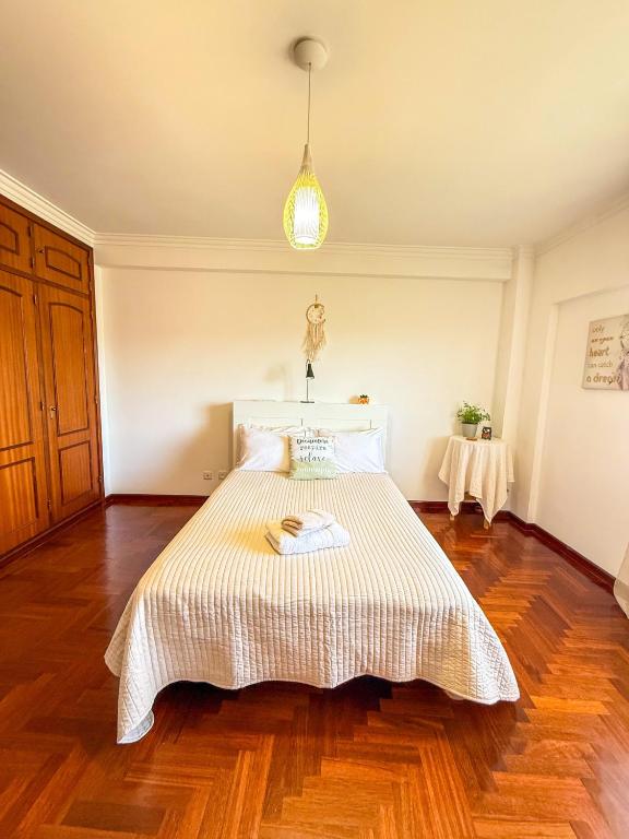 Superhost Stay Spacious Double Rooms near Lisbon and Beaches - B&B Corroios