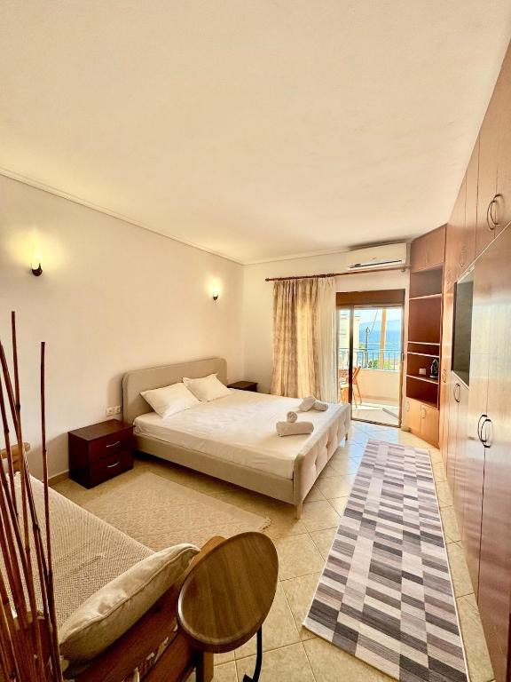 salty blue - B&B Sarandë