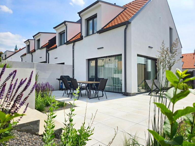 Rodinný apartmánový domek se zahradou TRE Mikulov - Bed and Breakfast Mikulov