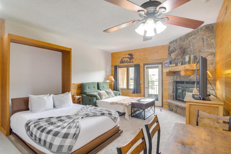 2 Mi to Granby Ranch: Mtn Condo w/ Hot Tub! - Ferienwohnung Granby