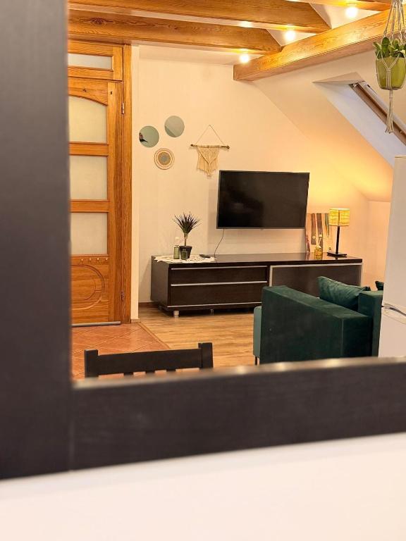 Widokowo - Apartament z tarasem i ogródkiem - B&B Tuchom