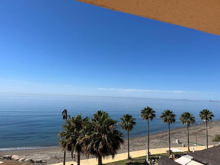 Bahia De La Plata Seafront - B&B Estepona
