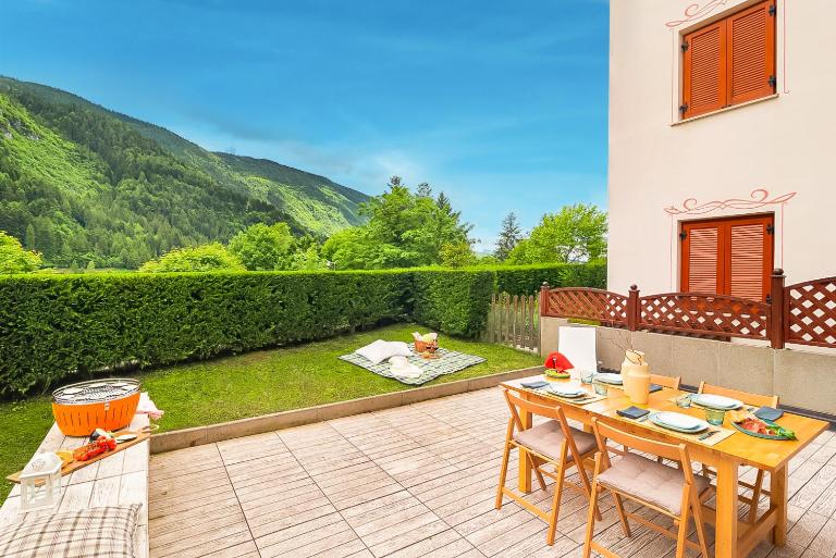 Giardino sul Lago - Vista su lago e montagne a Molveno - B&B Molveno