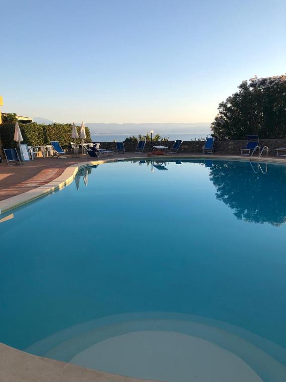 Una Piscina sul Mare Apartment - Ferienwohnung Milazzo