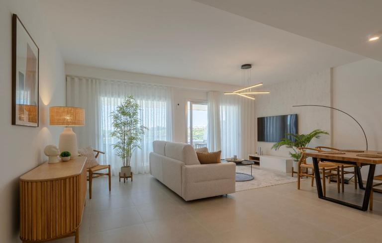 Chic Coastal Living on Estepona's Golden Mile - B&B Estepona