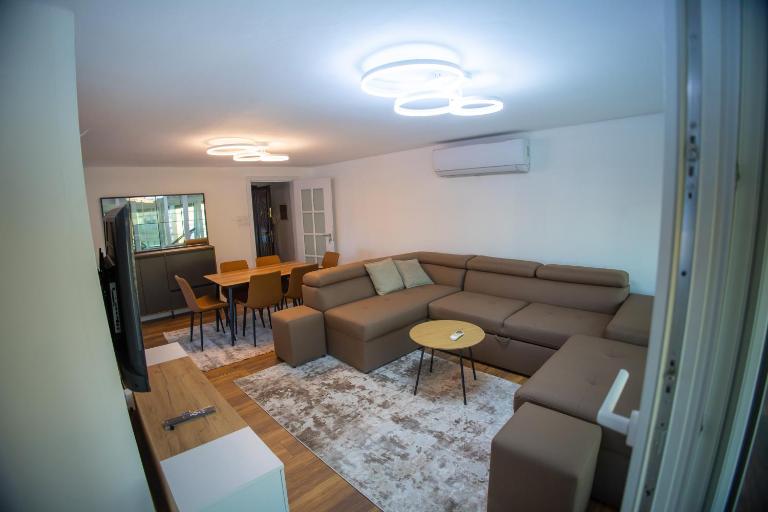 Central Square Apartments - Bed and Breakfast Pristina