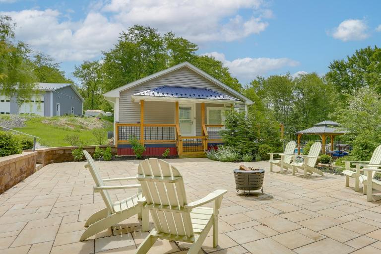 Hudson Valley Retreat w/ Pool Near Greenwood Lake - B&B Monroe
