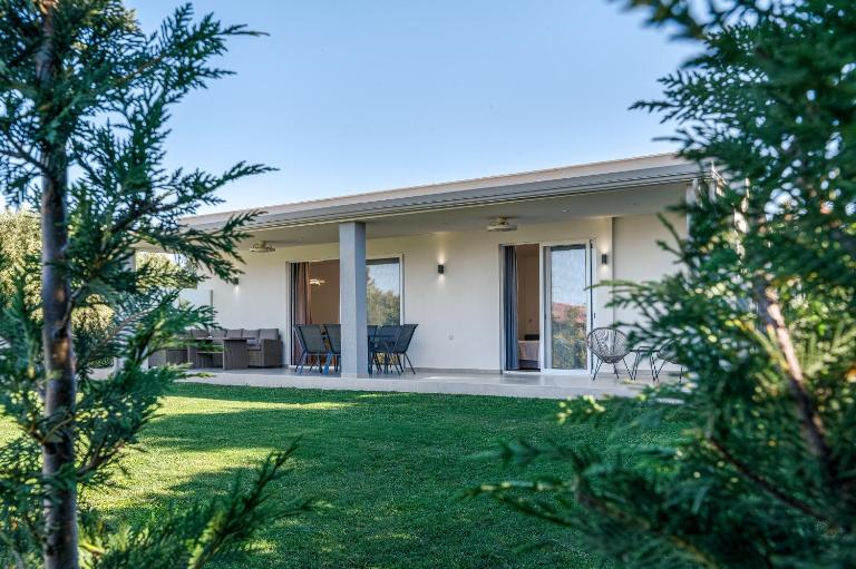 Garden House Apartment - Ferienwohnung Pefkochori