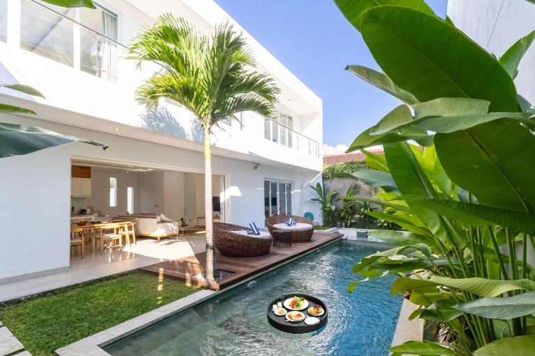 Villa Gregana by Pertama Stay - B&B Seminyak