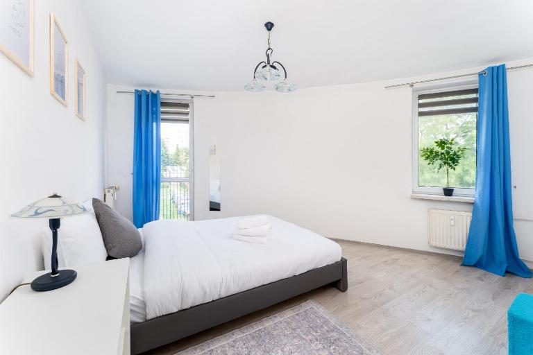 Osiedle Oświecenia Comfort Apartment by BookingHost - B&B Cracovia