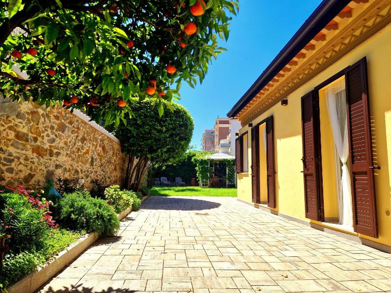 Serra di mare casa con giardino - B&B Livorno