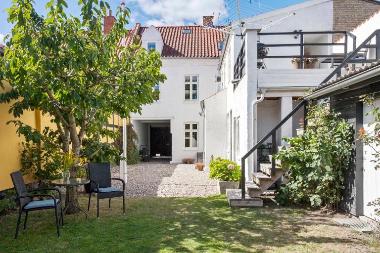 Lovely appartment in charming town house - Chambres d'hôtes Assens