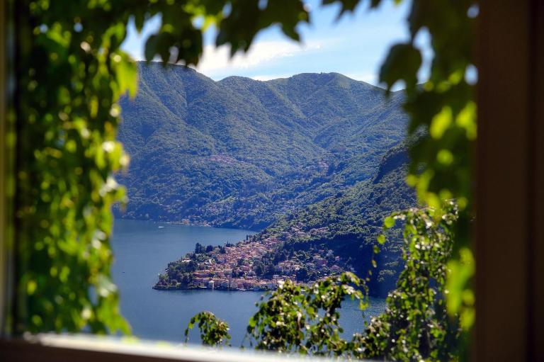 Cernobbio Panoramic Terrace Apartment - From the Nature to the Lake - Chambres d'hôtes Cernobbio